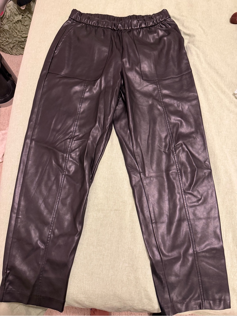 Women’s faux leather pants - black
